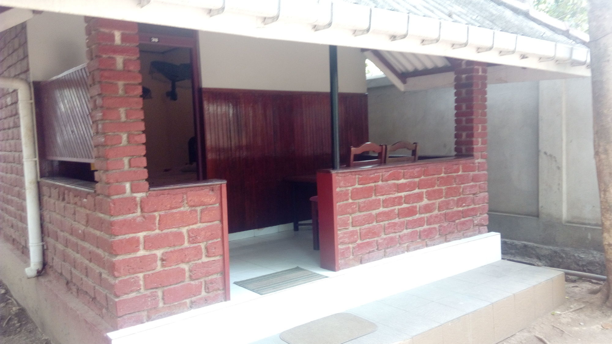 Centauria City Hotel Embilipitiya Bagian luar foto