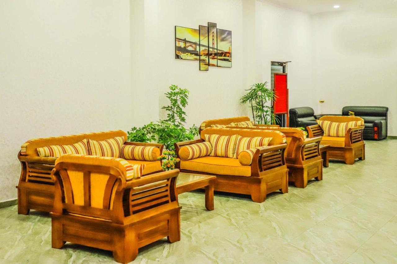 Centauria City Hotel Embilipitiya Bagian luar foto