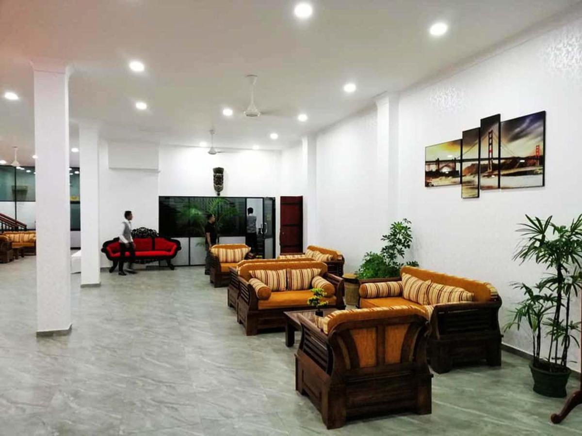 Centauria City Hotel Embilipitiya Bagian luar foto
